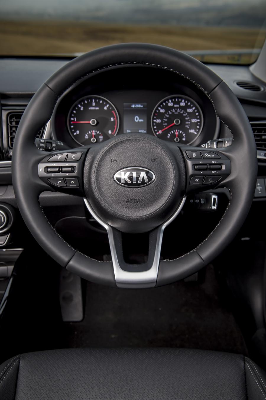 Панель приборов Kia Rio 5-Door 2017 года  (UK) (фото 129 из 145)